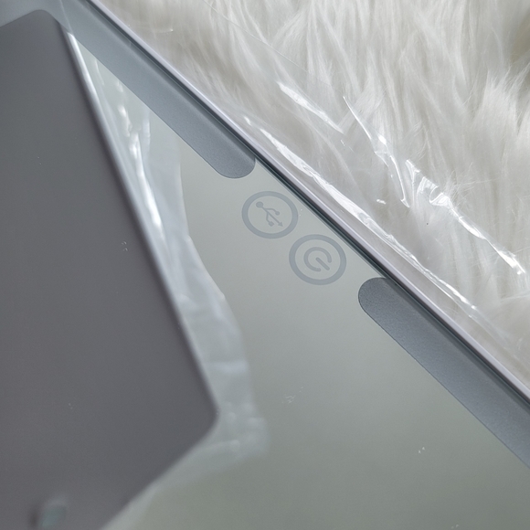 NEW Impressions Vanity Touchpad 2.0 LED Makeup Mirror - Picture 7 of 13